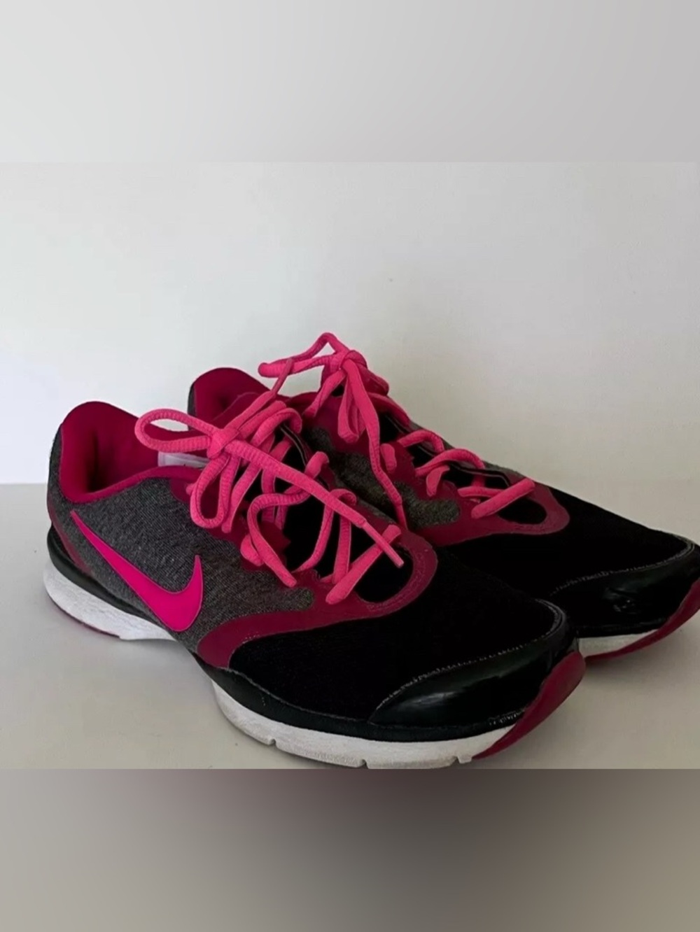7.5 Nike Women’s Pink and Black Athletic Shoes